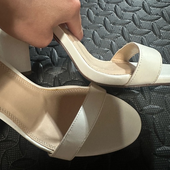 Lulus Block Heel Sandals Womens Sz 10 Open Toe Ankle Strap Faux Leather White - Picture 4 of 7